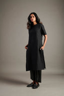 Kohl Linen Half Sleeves Kurta